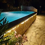 Casa Con Piscina Pensión